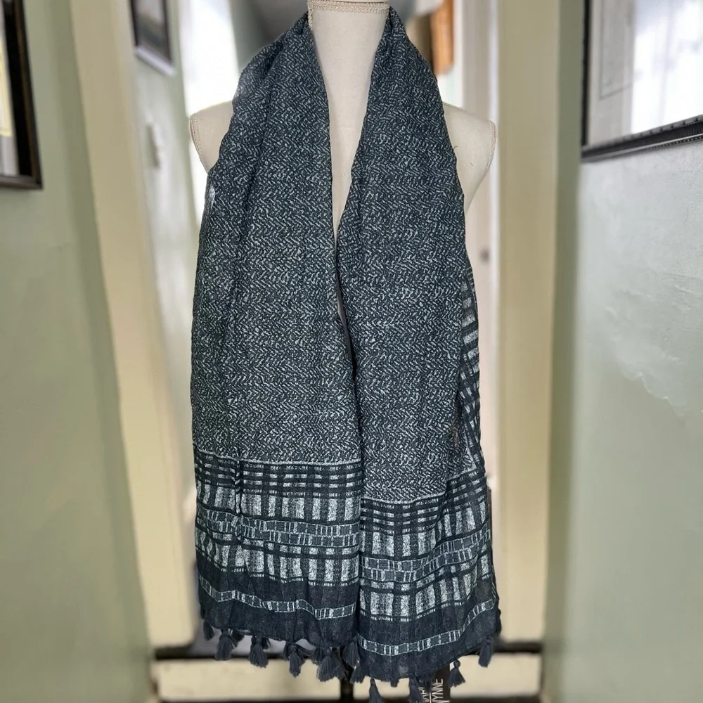Marla Wynne Lightweight Large Scarf Wrap Tassels Blue-gray New